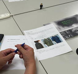 資料確認の様子